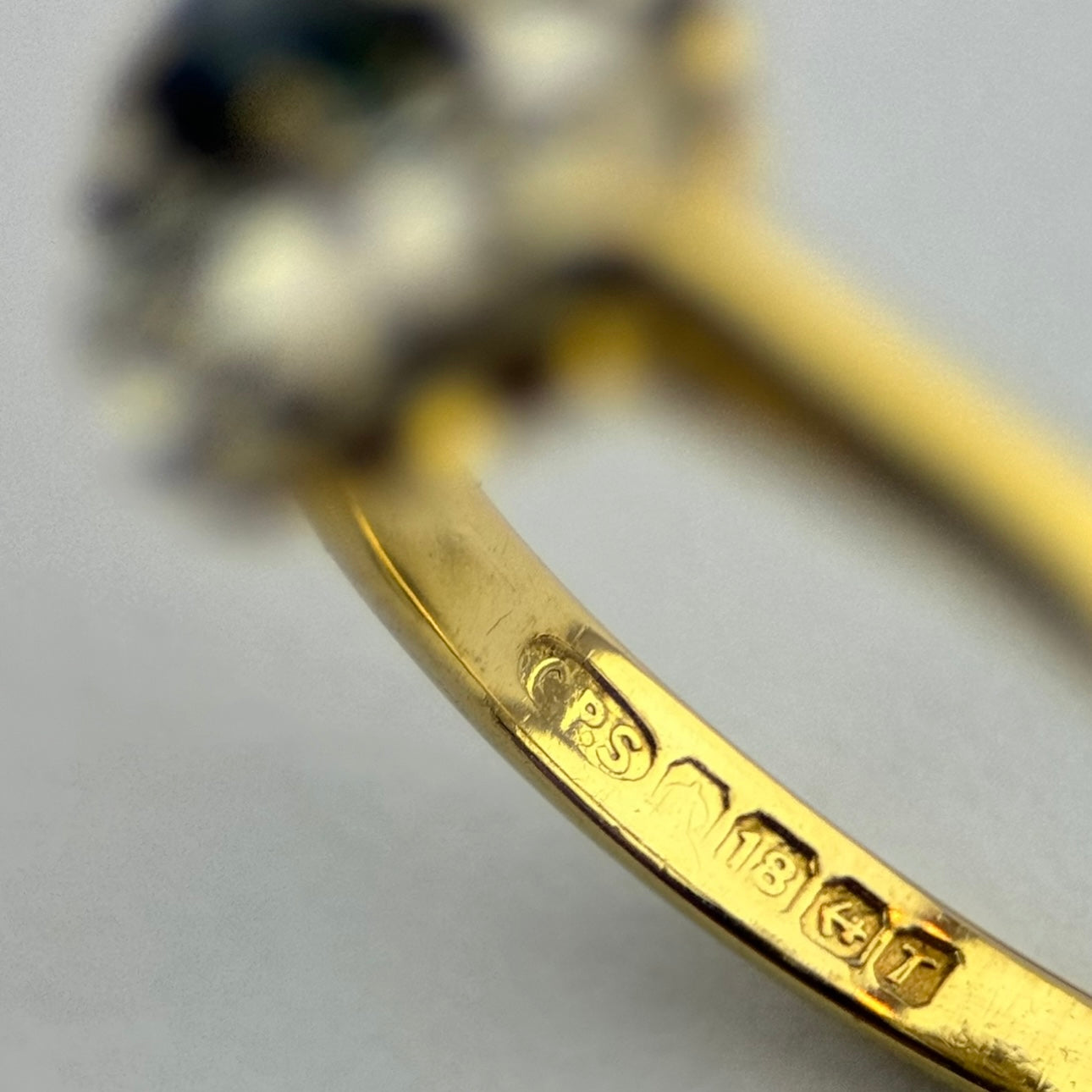 18ct Gold Sapphire & Diamond Ring