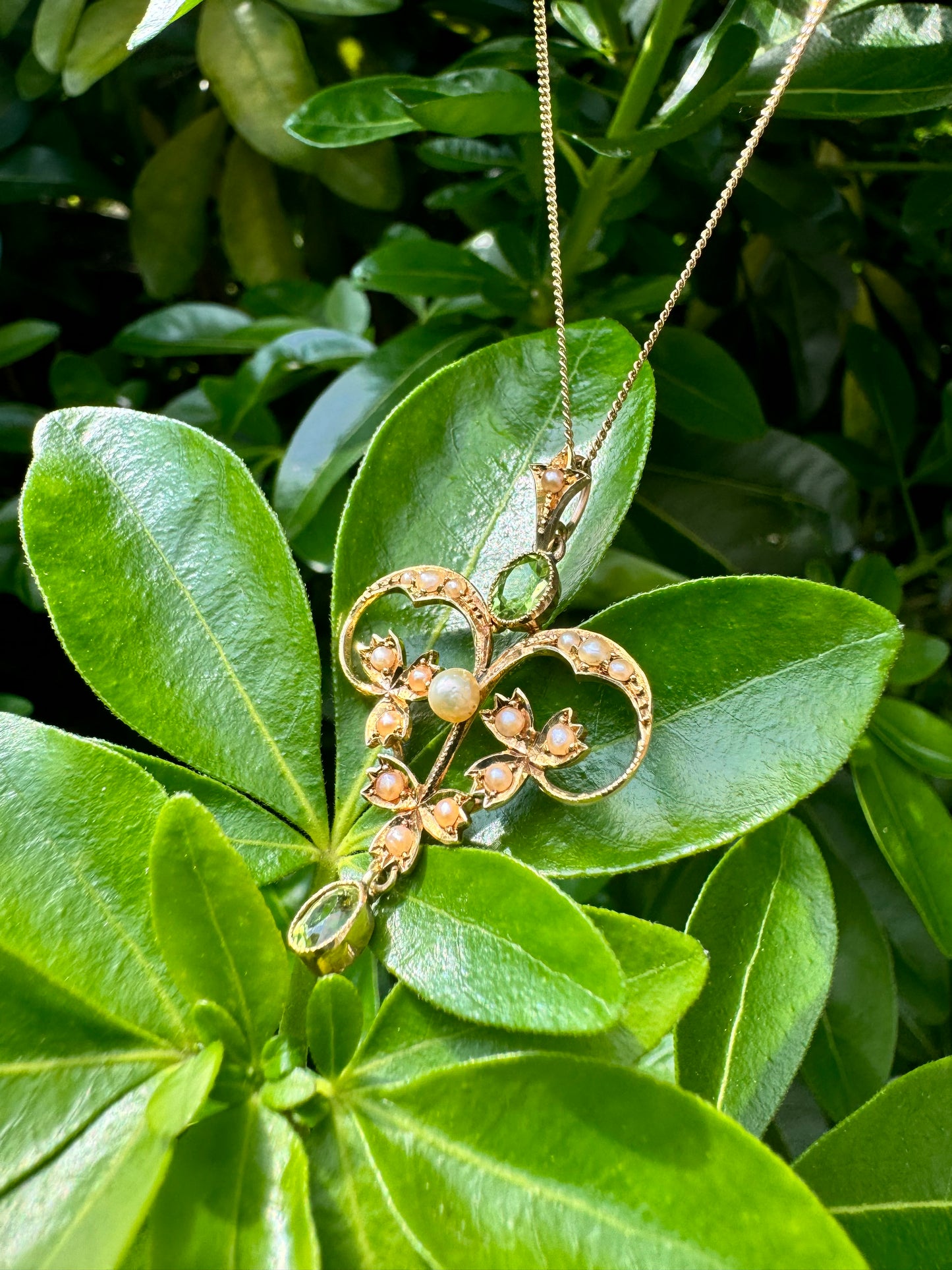 15ct Gold Peridot & Seed Pearl Pendant
