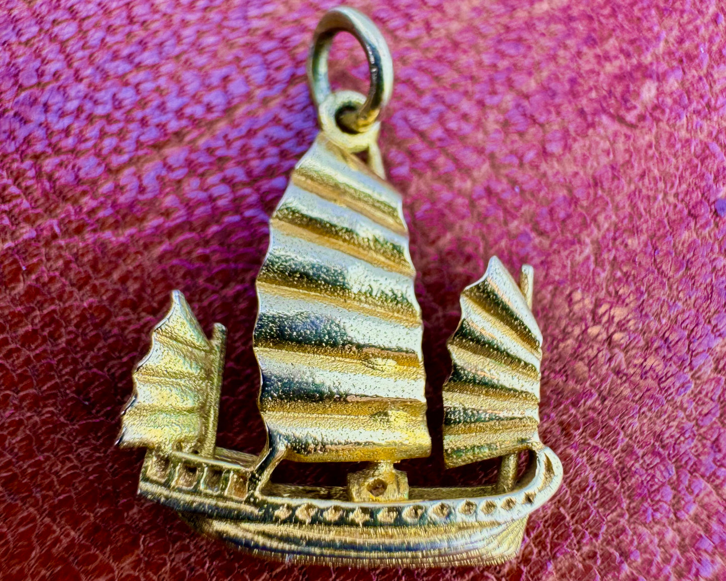 Gold Pendants, Pins & Charms