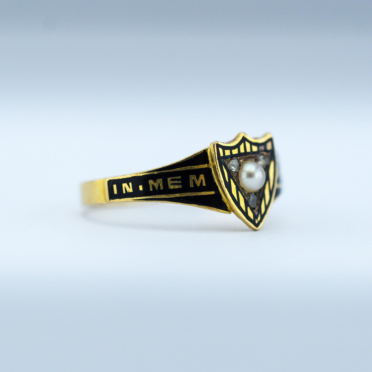 18ct Yellow Gold Diamond & Pearl Memory Mourning Ring from Year 1865