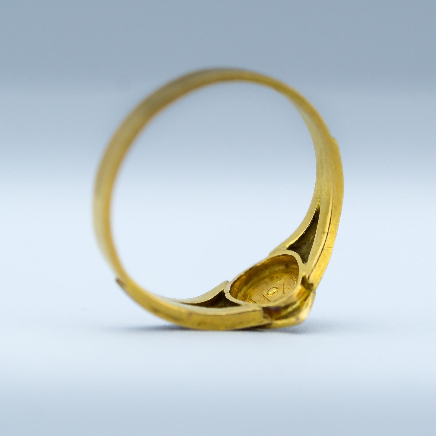18ct Yellow Gold Diamond & Pearl Memory Mourning Ring from Year 1865