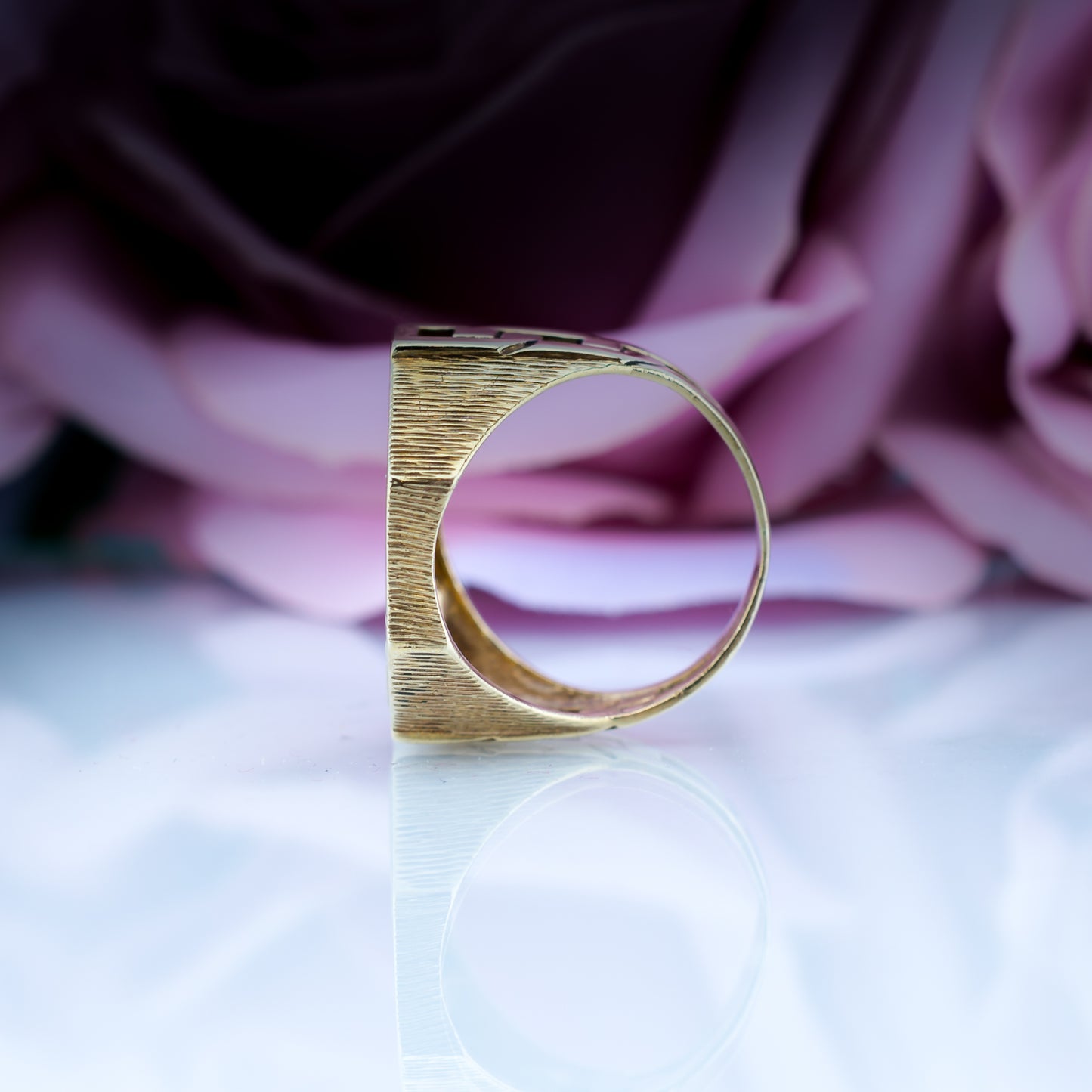 9ct Gold & 22ct Queen Elizabeth Half Sovereign Ring