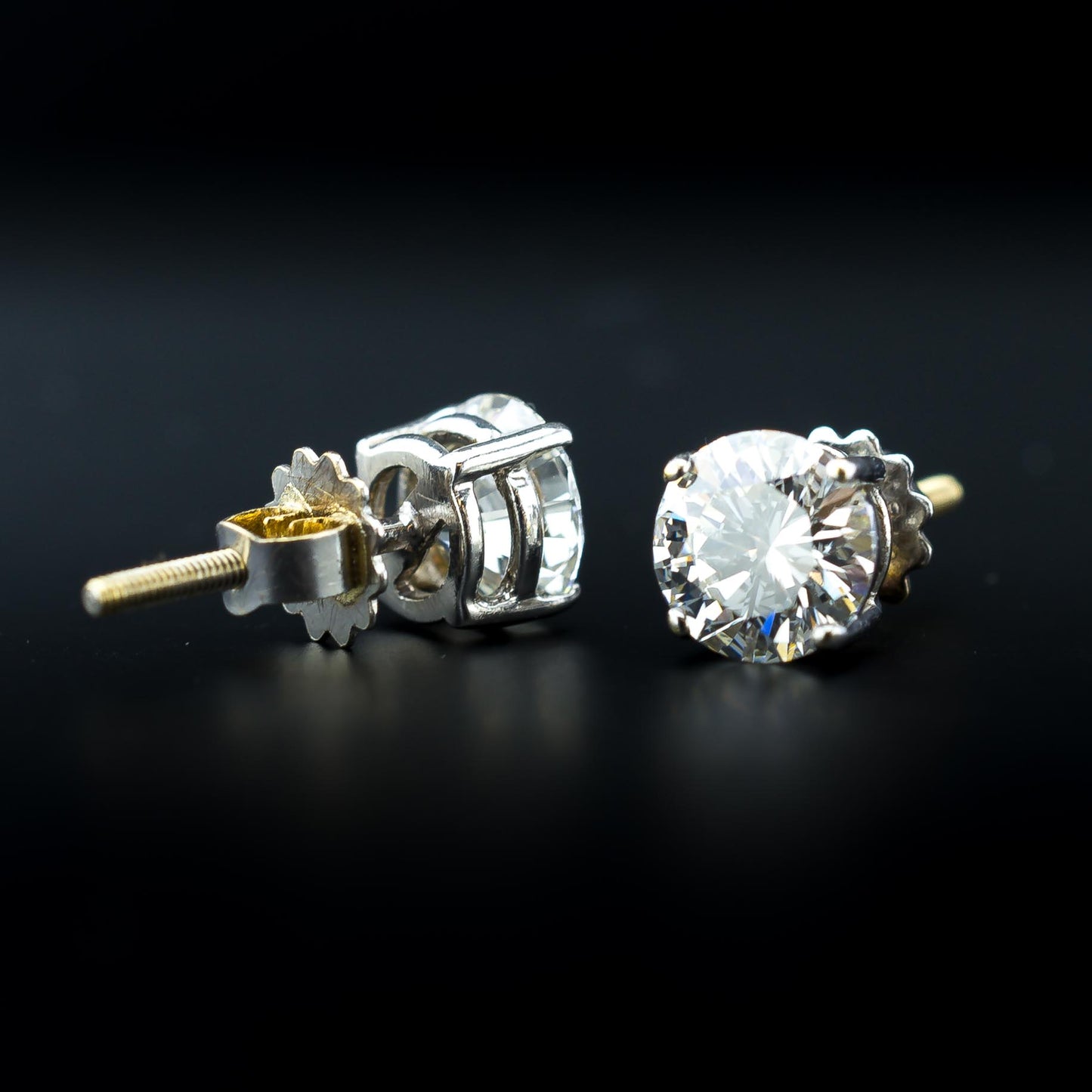 Diamond Stud Earrings - VVS-VS / I-J - 2.25 TCW - 2.3 Grams