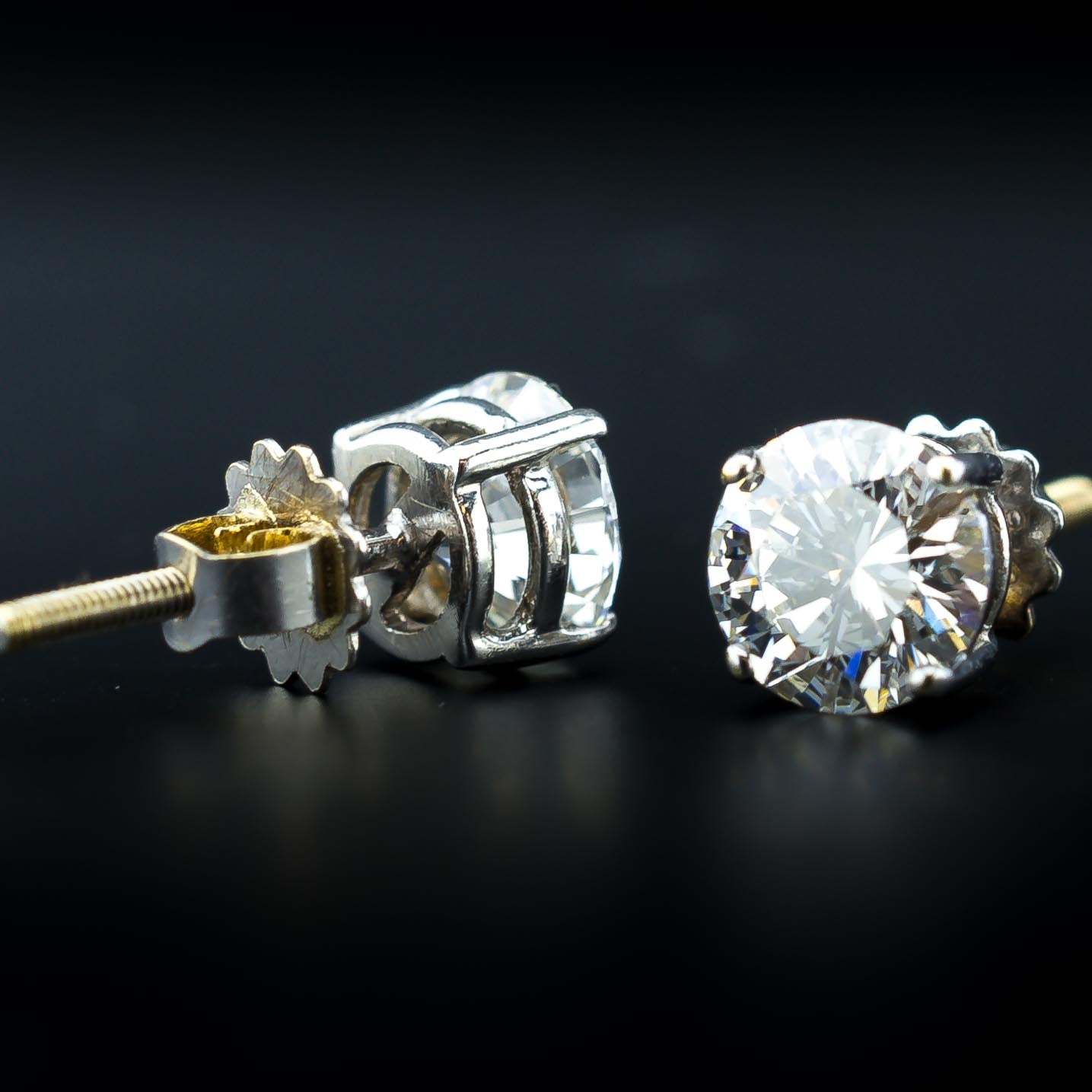 Diamond Stud Earrings - VVS-VS / I-J - 2.25 TCW - 2.3 Grams