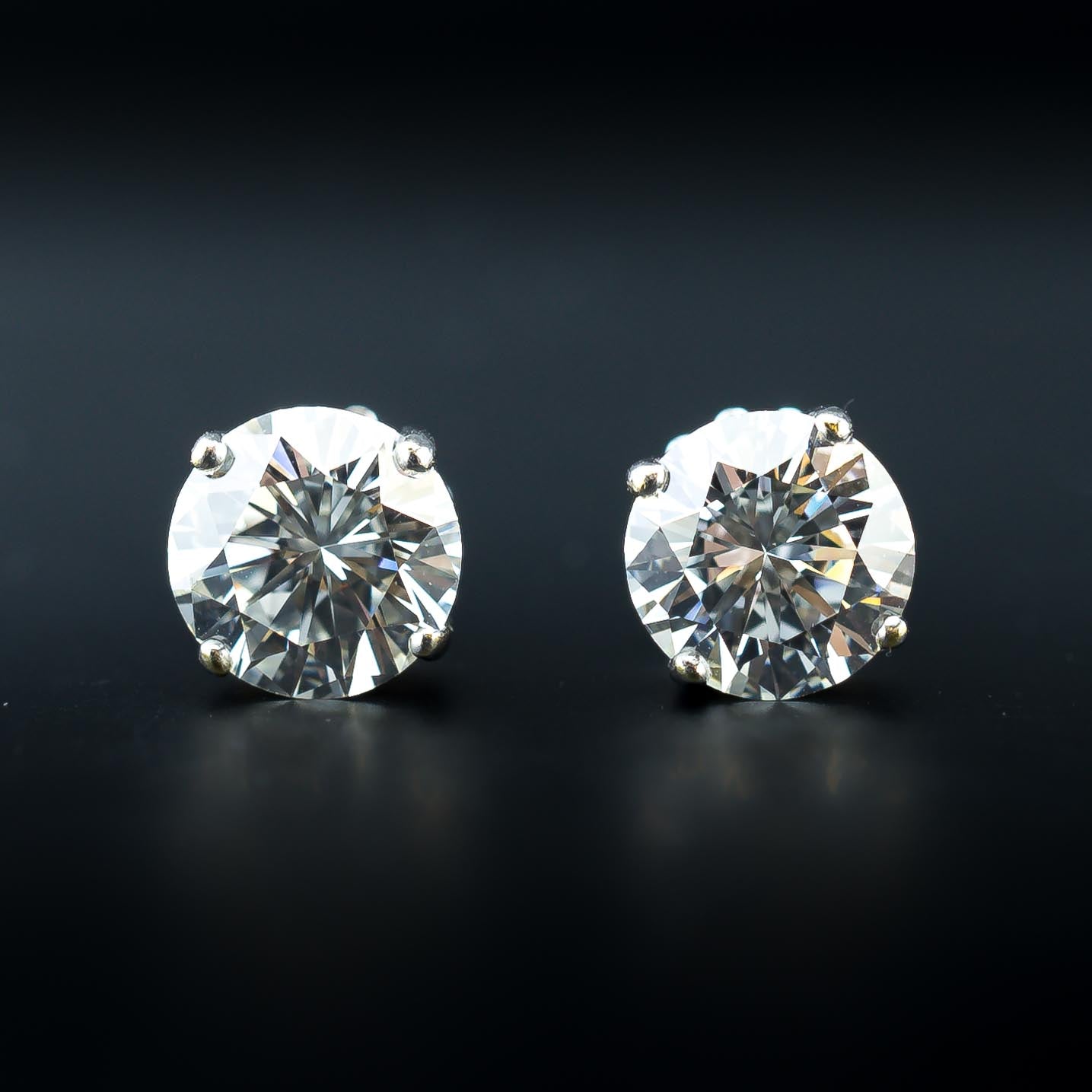Diamond Stud Earrings - VVS-VS / I-J - 2.25 TCW - 2.3 Grams