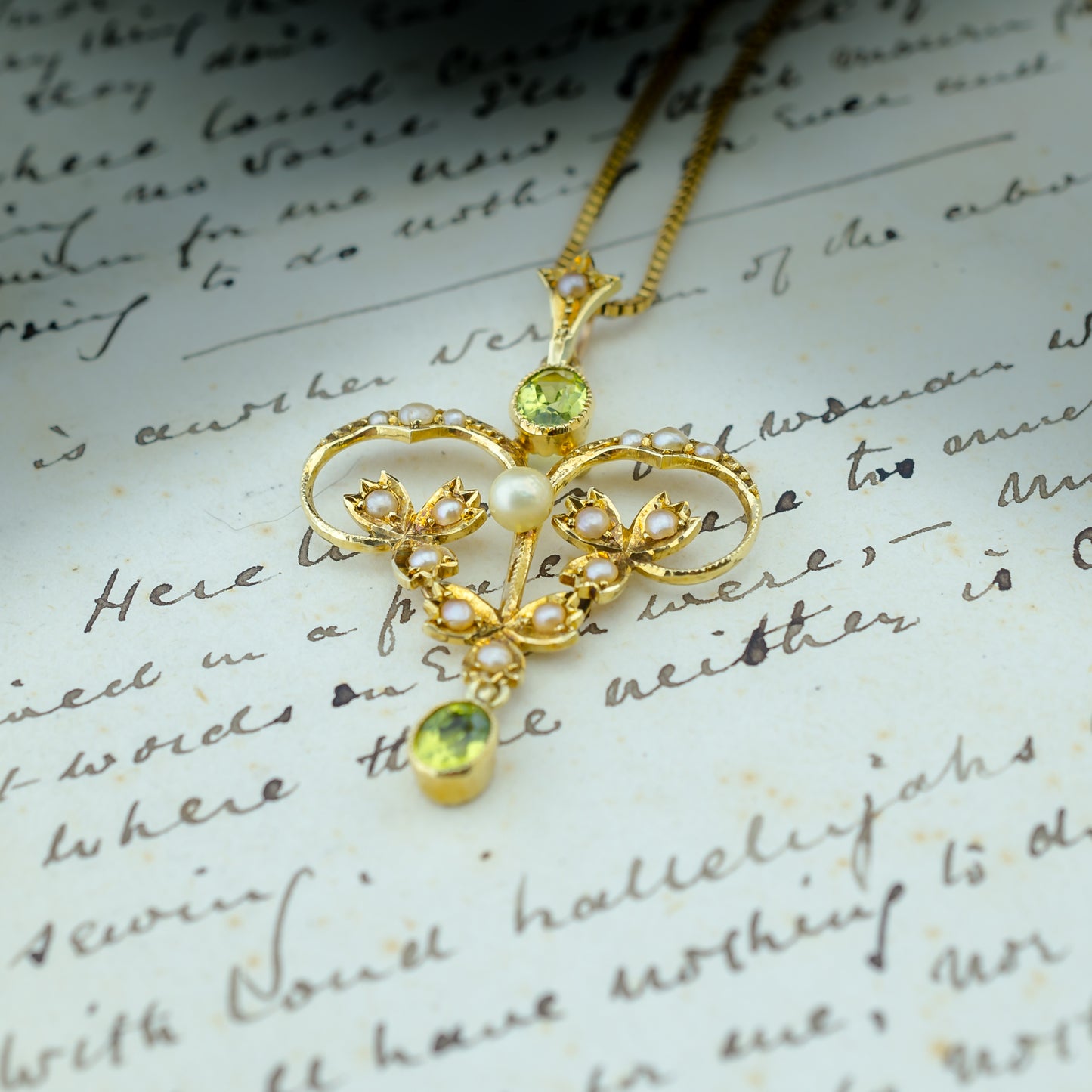 15ct Gold Peridot & Seed Pearl Pendant
