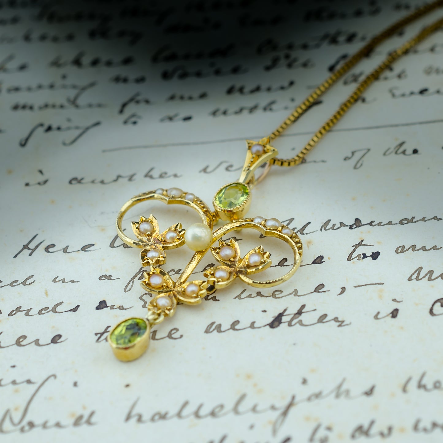 15ct Gold Peridot & Seed Pearl Pendant