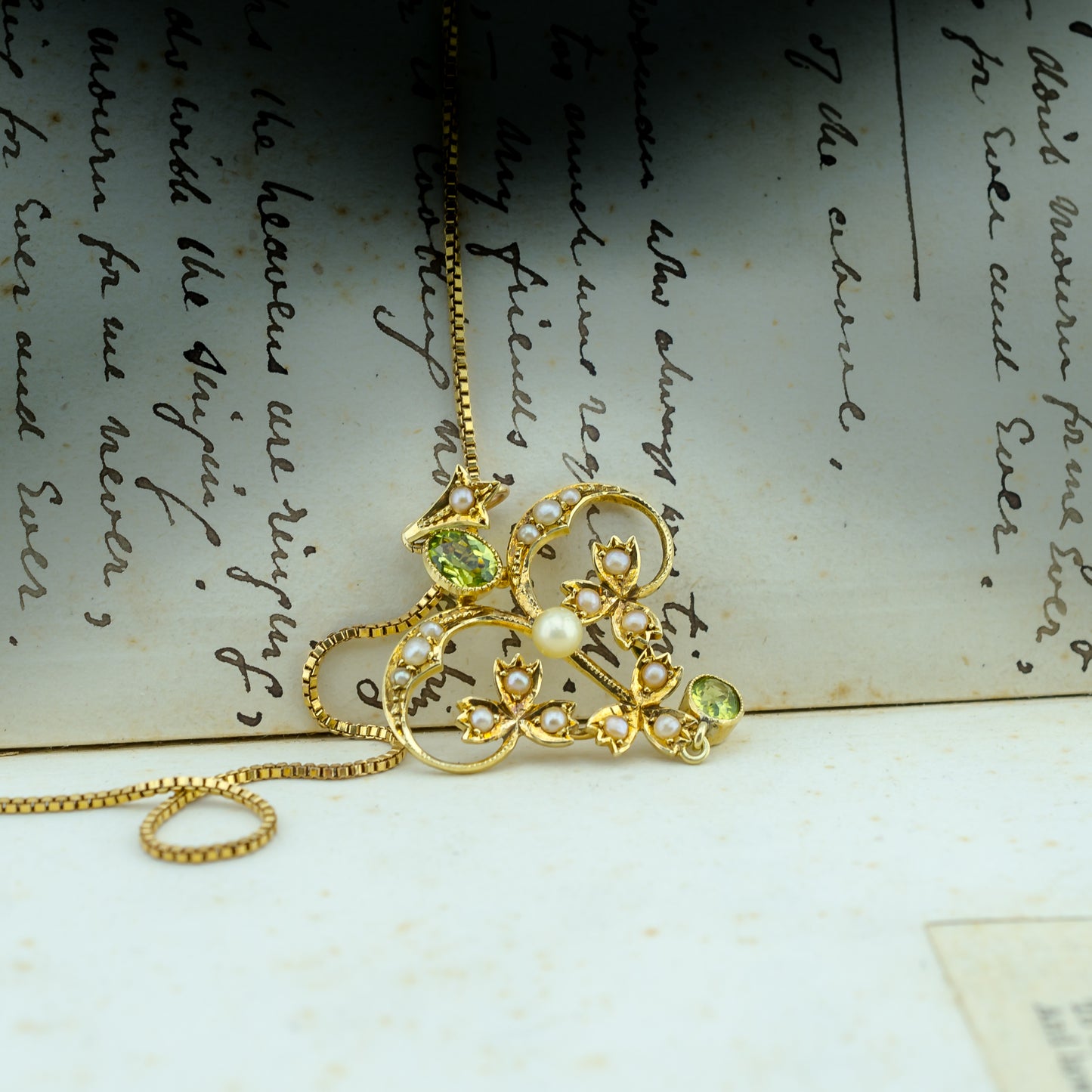 15ct Gold Peridot & Seed Pearl Pendant
