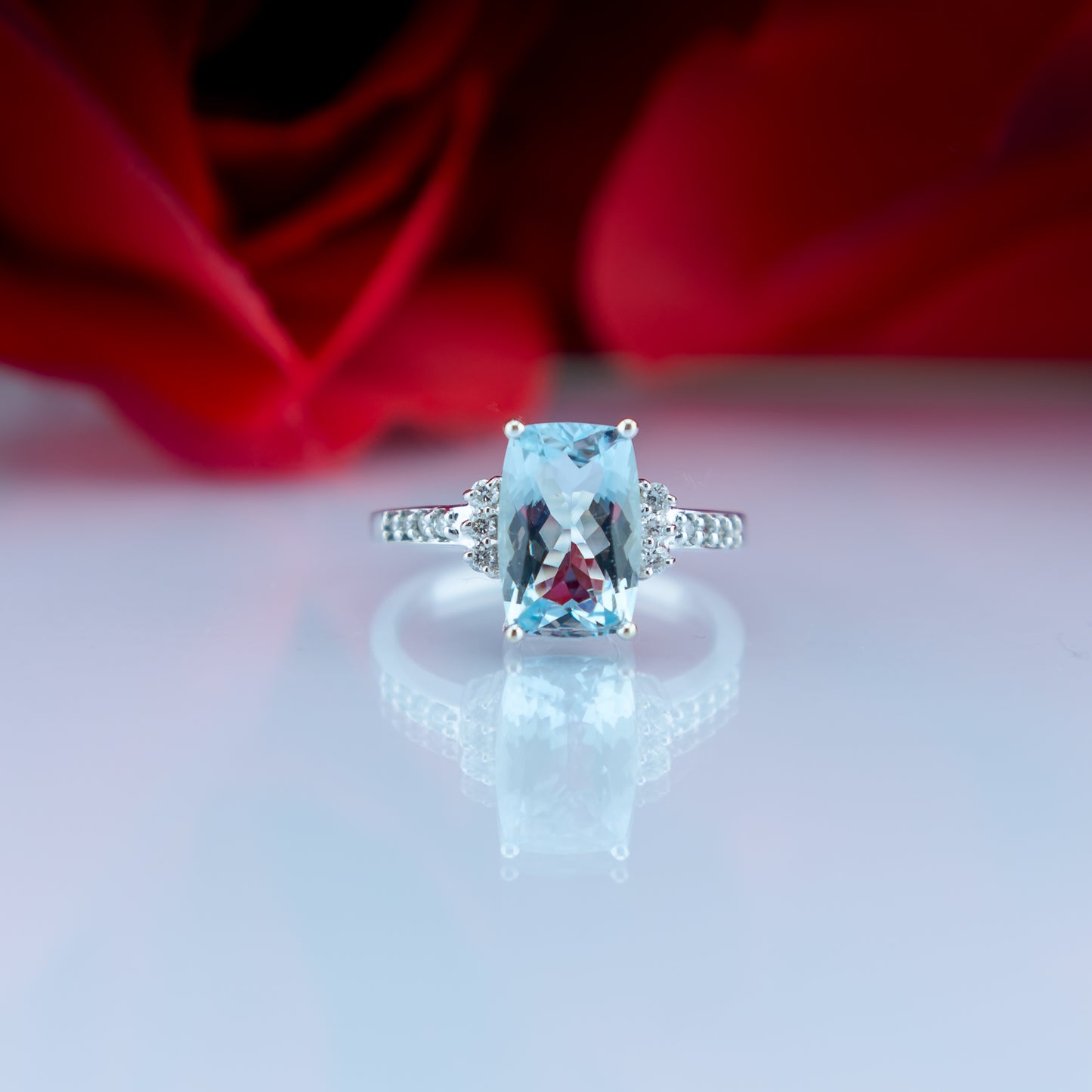 18ct White Gold Aquamarine & Diamond Solitaire Ring