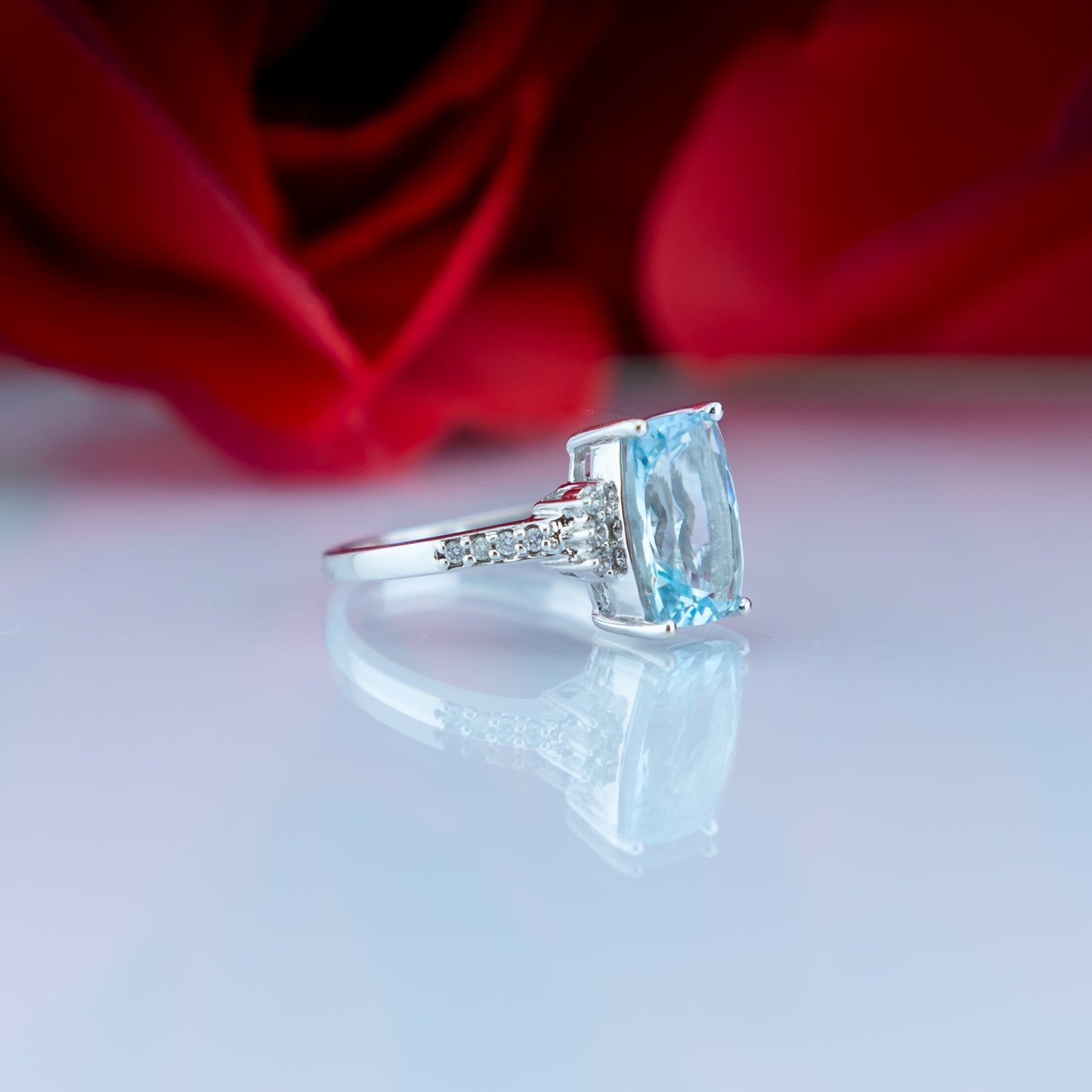 18ct White Gold Aquamarine & Diamond Solitaire Ring