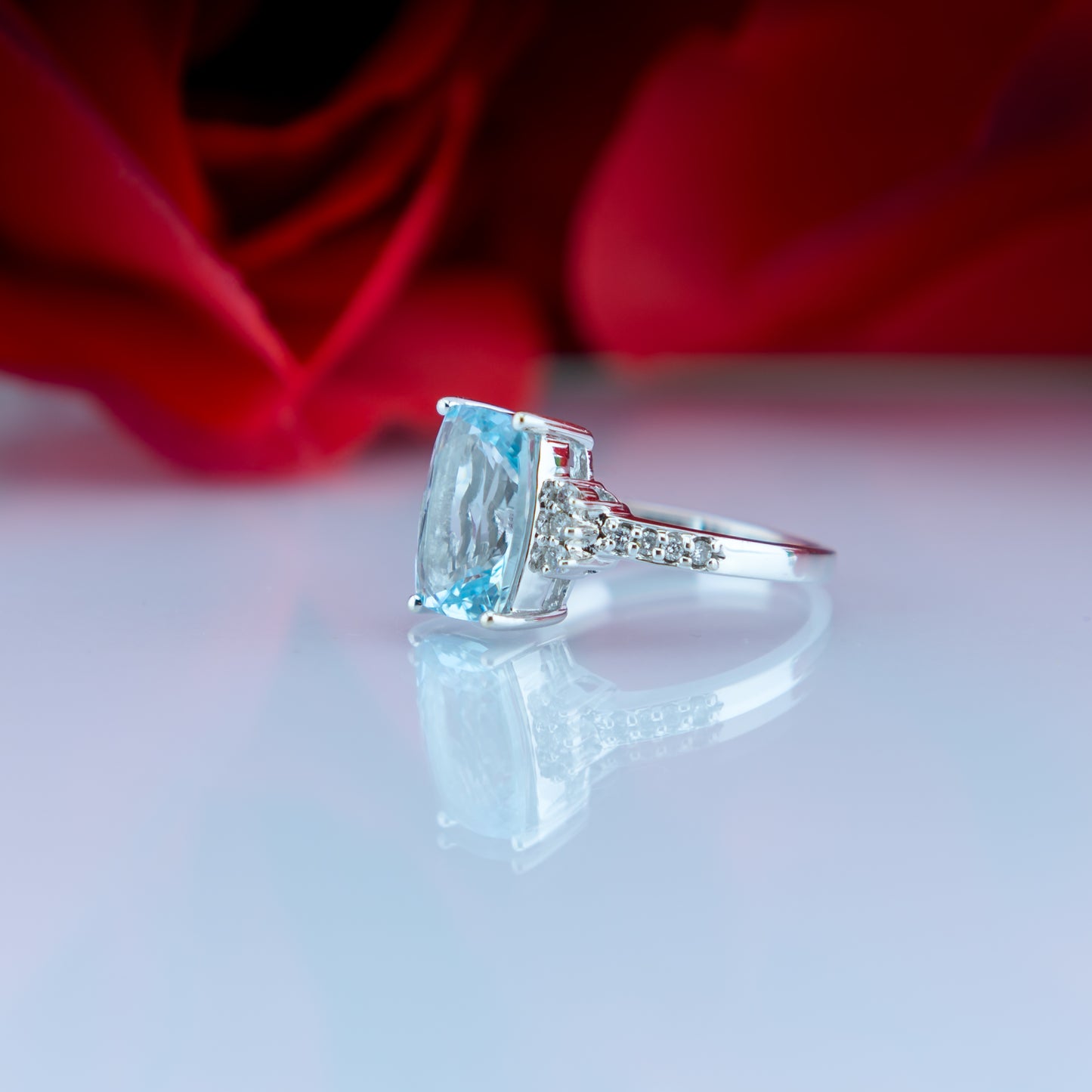 18ct White Gold Aquamarine & Diamond Solitaire Ring