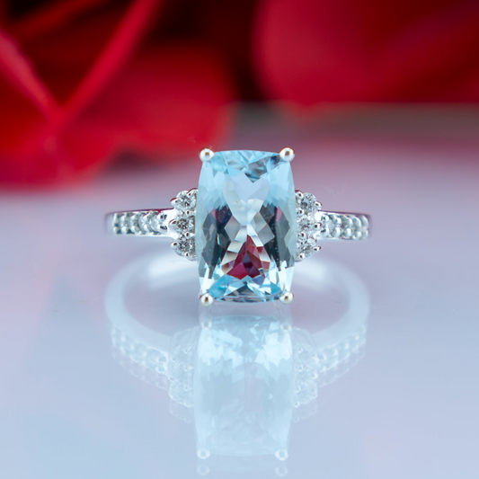 18ct White Gold Aquamarine & Diamond Solitaire Ring