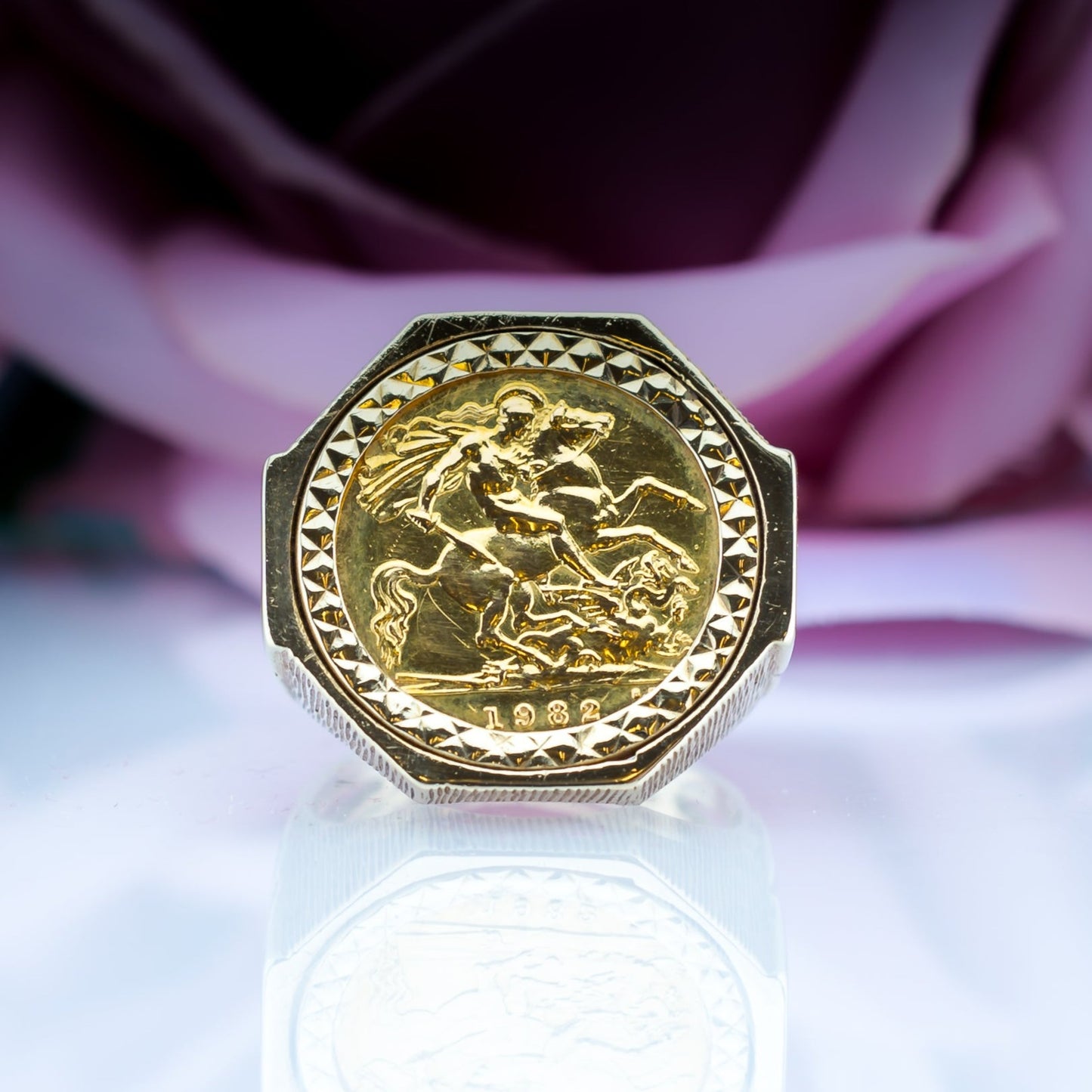 9ct Gold & 22ct Queen Elizabeth Half Sovereign Ring