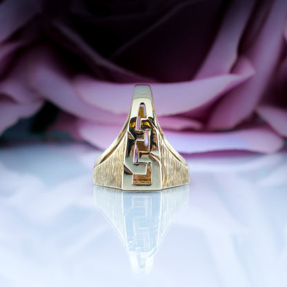 9ct Gold & 22ct Queen Elizabeth Half Sovereign Ring