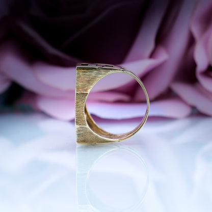 9ct Gold & 22ct Queen Elizabeth Half Sovereign Ring