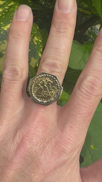 9ct Gold & 22ct Queen Elizabeth Half Sovereign Ring